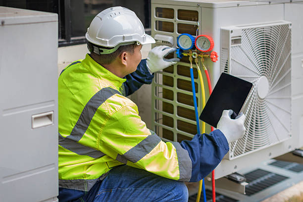 Professional Ductwork Repair technician working in Aurora, TX